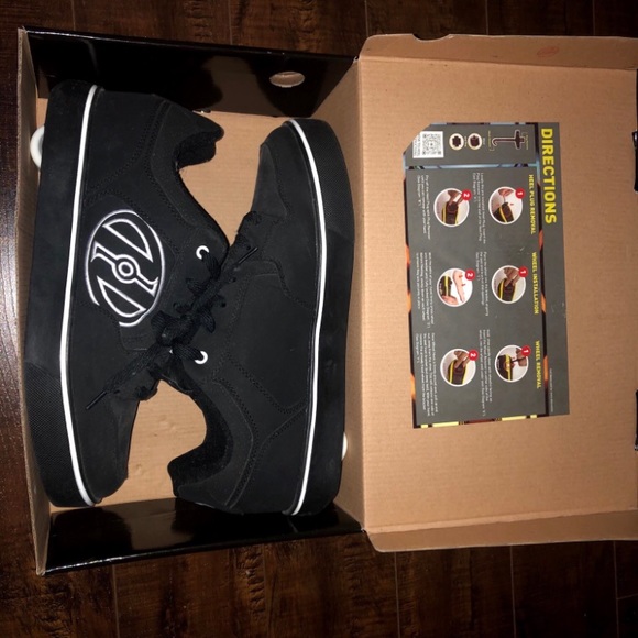 Men’s Heelys - Picture 2 of 3
